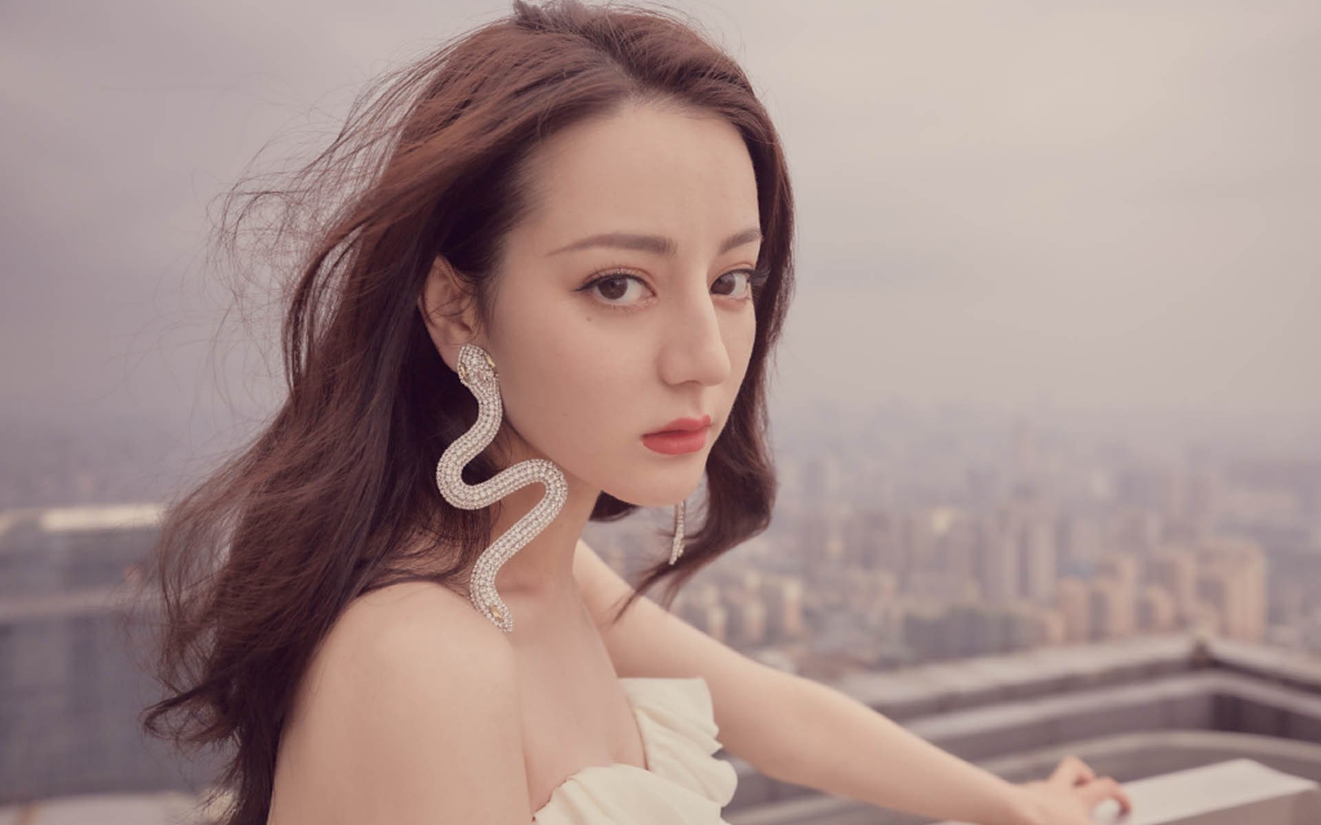 九游下载官网-森林狼险胜快船，系列赛焦点战中爱德华兹双手暴扣点燃全场，森林狼爱德华兹首秀